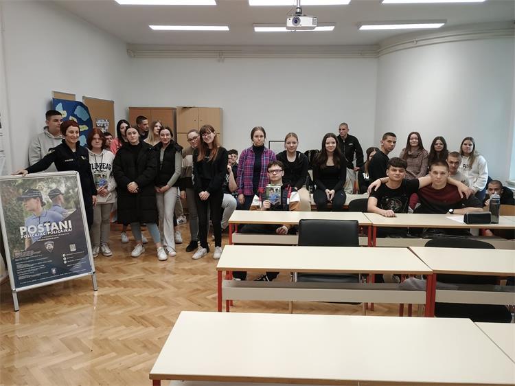 Slika /2024/Prevencija/postani policajac/IMG-73eeb3e8047a61b1409b28cbbe4fde6c-V.jpg